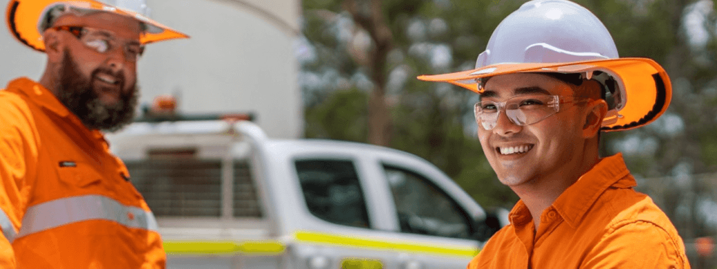 feat-img_downer-utilities-worker-hardhat1