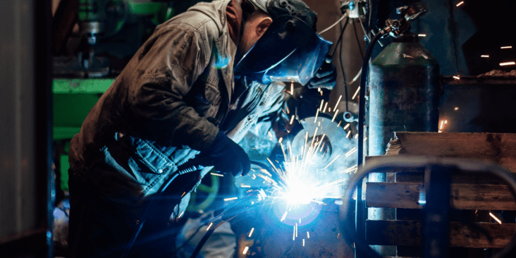 feat-img_operational-learning-what-it-is-and-what-it-isnt_man-welding